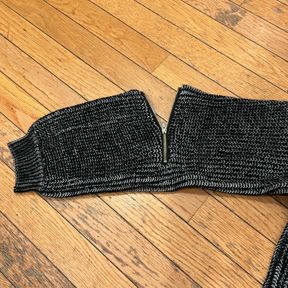 LF zipper detail cropped sweater- size S, never worn - Picture 2 of 6